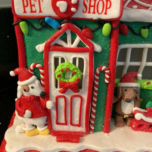 LIT Gingerbread House PET SHOP w/Gingerbread Dogs, Christmas Tree with Bones - Picture 7 of 13